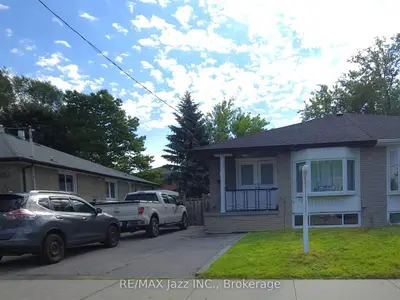Semi-Detached in Whitby