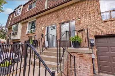 Condo Townhouse in Oshawa