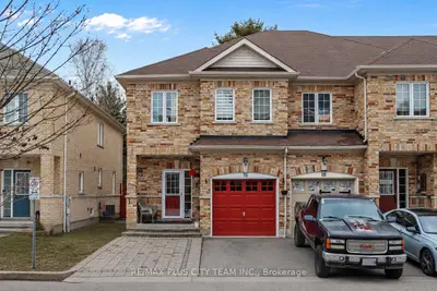 Att/Row/Townhouse in Whitby