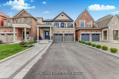 Detached in Whitby