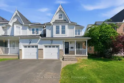 Att/Row/Townhouse in Whitby