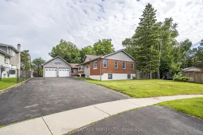 956 Bayshore Court, Pickering, On L1w 2y3