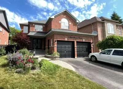 Detached in Whitby