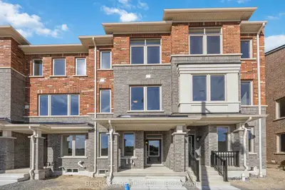 Att/Row/Townhouse in Pickering