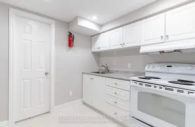 Detached in Whitby