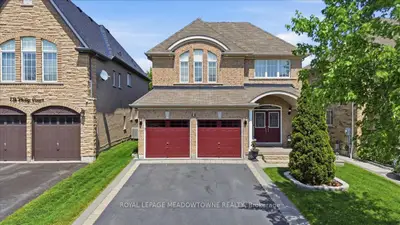 Detached in Whitby