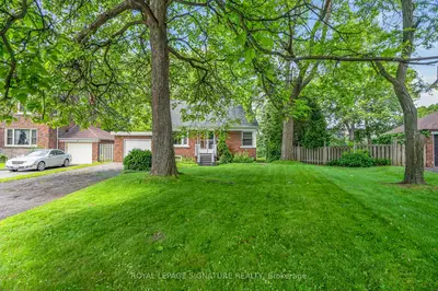 11 Innisdale Drive, Toronto, On M1r 1c4