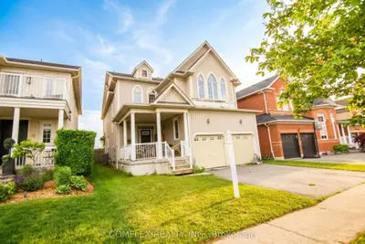Detached in Whitby