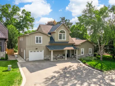 Detached in Whitby