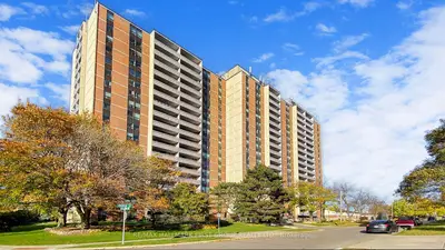Condo Apartment in Pickering