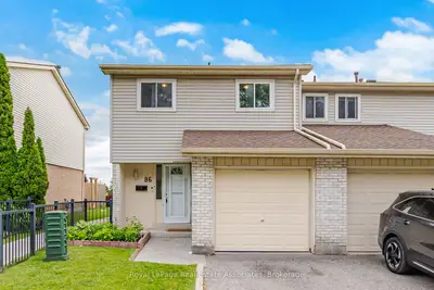 Condo Townhouse in Oshawa