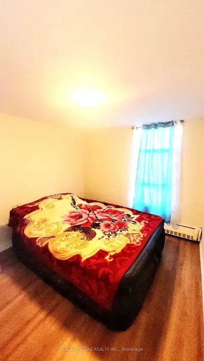 895 Kennedy Road 304, Toronto, On M1k 2e9