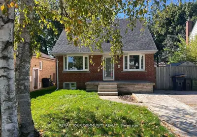 16 Robertsfield Crescent, Toronto, On M1r 2x2