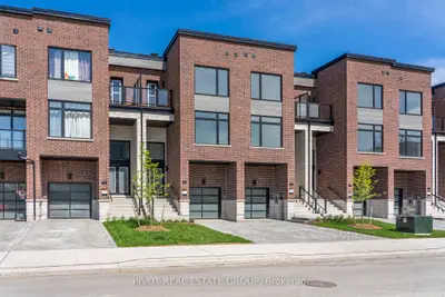 Att/Row/Townhouse in Toronto