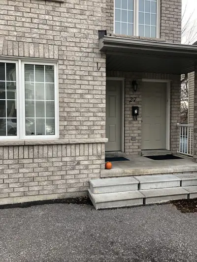 27 Nassau Street 2, Oshawa, On L1j 4a3