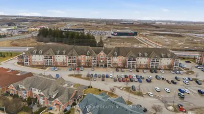 Condo Apartment in Whitby
