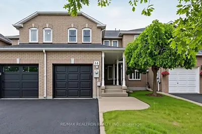 Att/Row/Townhouse in Ajax