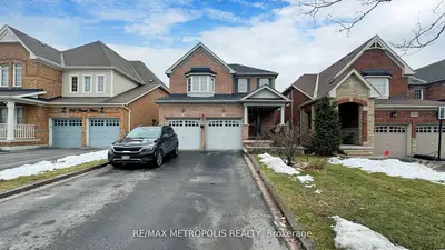 Detached in Oshawa