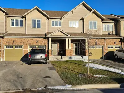Att/Row/Townhouse in Oshawa