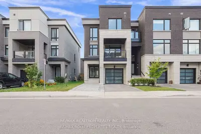 Att/Row/Townhouse in Pickering