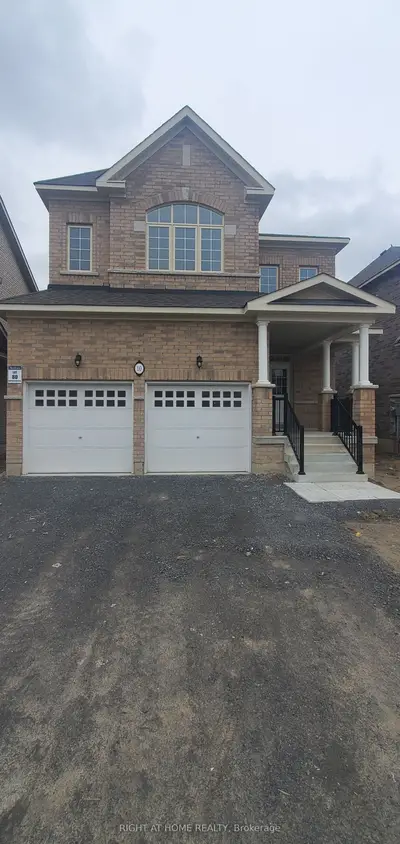 Detached in Whitby