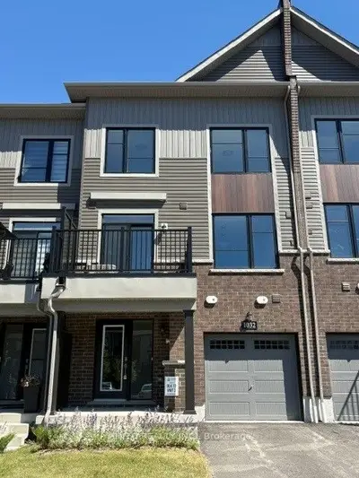 Att/Row/Townhouse in Oshawa