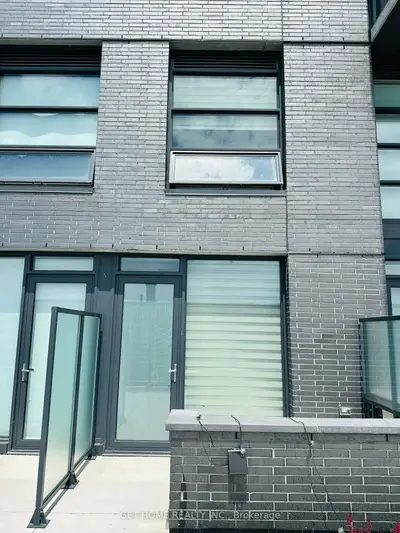 Condo Apartment in Whitby