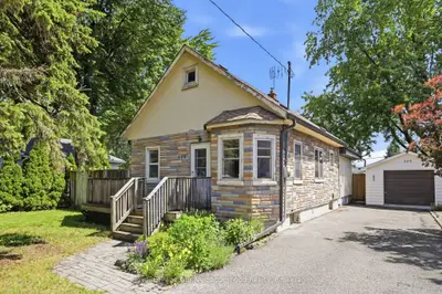 Detached in Whitby
