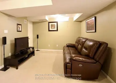 65 Dakin Drive S, Ajax, On L1t 2s5