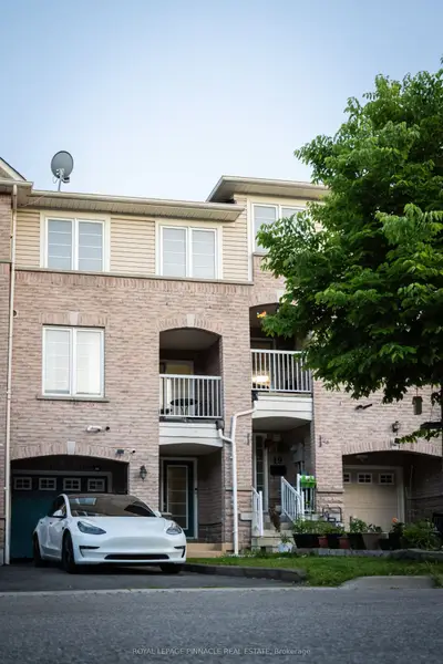 Att/Row/Townhouse in Ajax