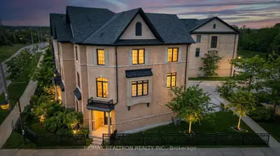 Att/Row/Townhouse in Ajax
