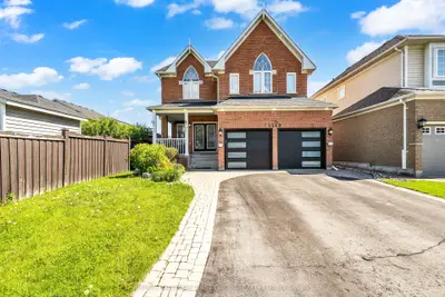 Detached in Oshawa