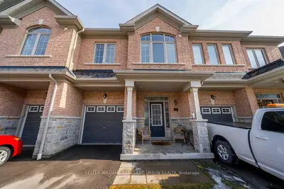 Att/Row/Townhouse in Pickering