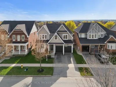 Detached in Whitby