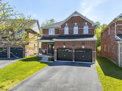 Detached in Whitby