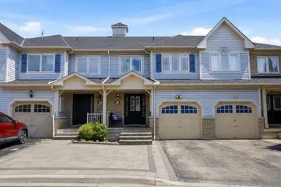 Att/Row/Townhouse in Ajax
