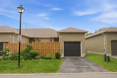 Condo Townhouse in Oshawa
