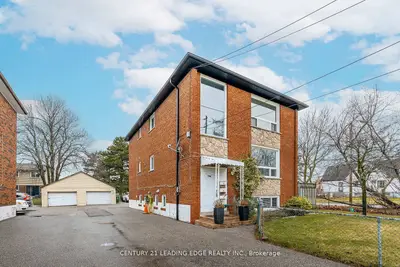 Triplex in Toronto