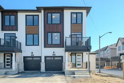 Att/Row/Townhouse in Oshawa