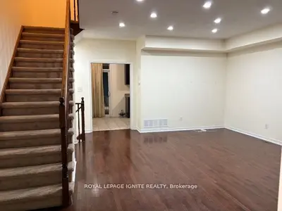 11 Curran Hall Crescent, Toronto, On M1g 0a1