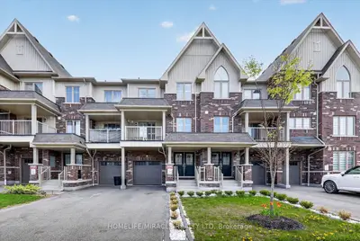 Att/Row/Townhouse in Whitby
