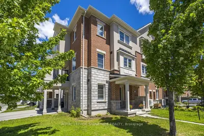 Att/Row/Townhouse in Toronto