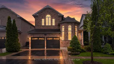 Detached in Whitby