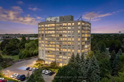 Condo Apartment in Whitby