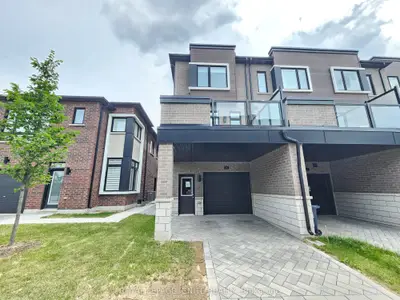 Att/Row/Townhouse in Toronto