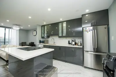 Condo Apartment in Pickering