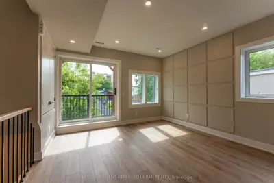 352 Jones Avenue 3, Toronto, On M4j 3g3