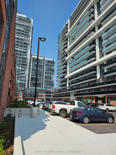 Condo Apartment in Oshawa