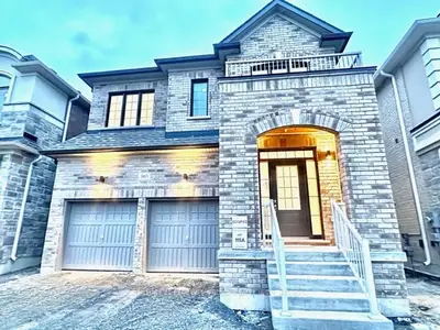 Detached in Oshawa