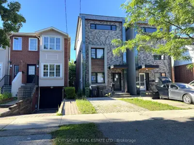 817 Cosburn Avenue, Toronto, On M4c 2v9